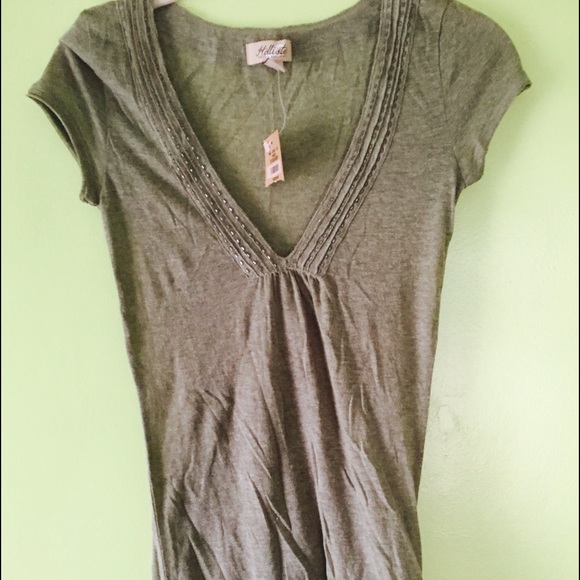 Hollister vneck shirt- NWT