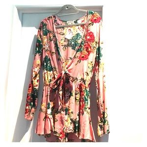 Long Sleeve Romper. Cute and Girly 🌸🌺