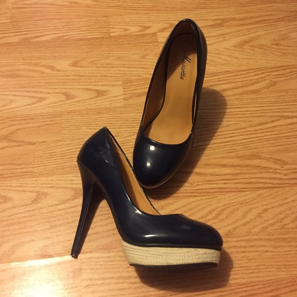 Navy heels - Picture 3 of 4