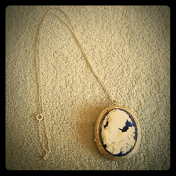 Silver cameo locket necklace