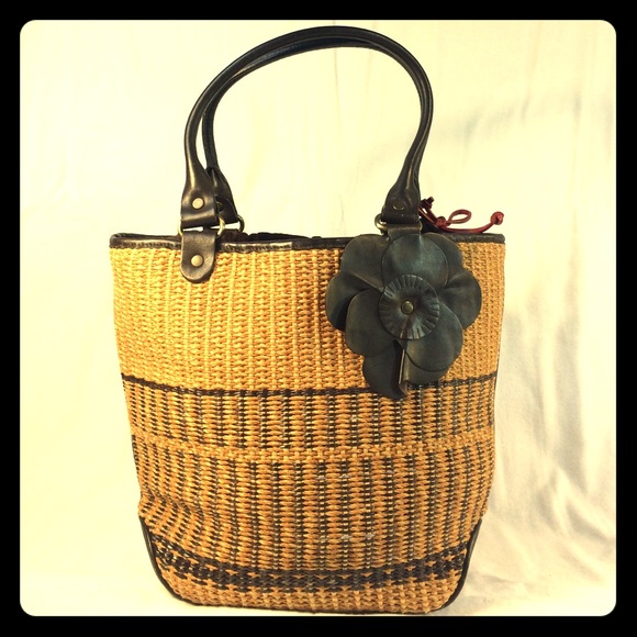 Maxx New York Straw Bucket bag with leather flower