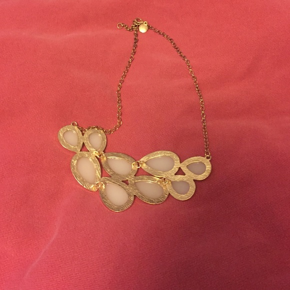 Beautiful statement necklace - Picture 3 of 4