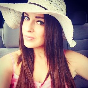 Meet your Posher, Alyshea