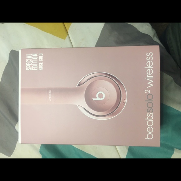 Beats solo2 wireless headphones - Picture 1 of 3