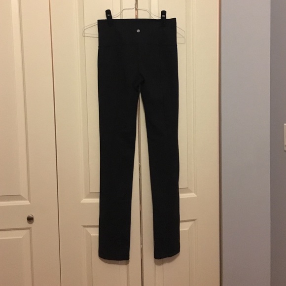 Lululemon Black Skinny Groove Pant, size 6