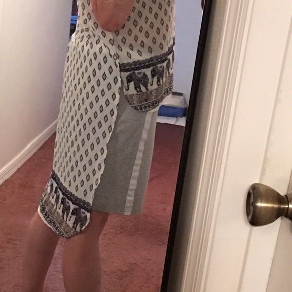 Hi low shirt with Elephants - Picture 2 of 4