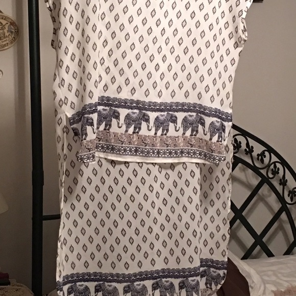 Hi low shirt with Elephants - Picture 3 of 4