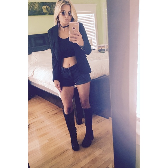 BDG shortie denim short. Black size 27, fits a 26 - Picture 3 of 4