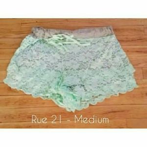 Rue 21 lace shorts