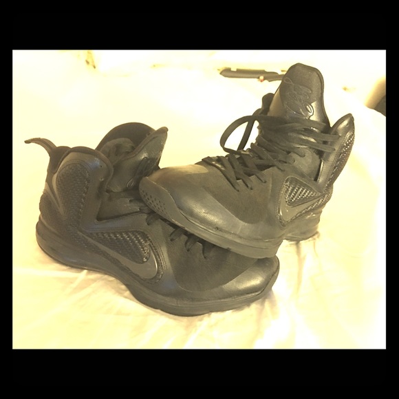 Nike LeBron James 9 Size 12 Lightly Used Black
