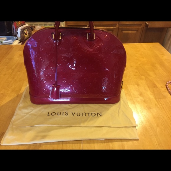 LV Alma PommeDamour Vernis MM