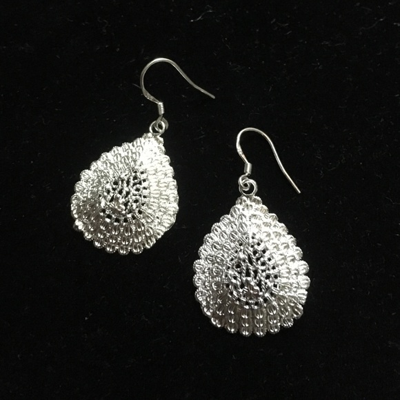 Beautiful Earrings. - Picture 2 of 4