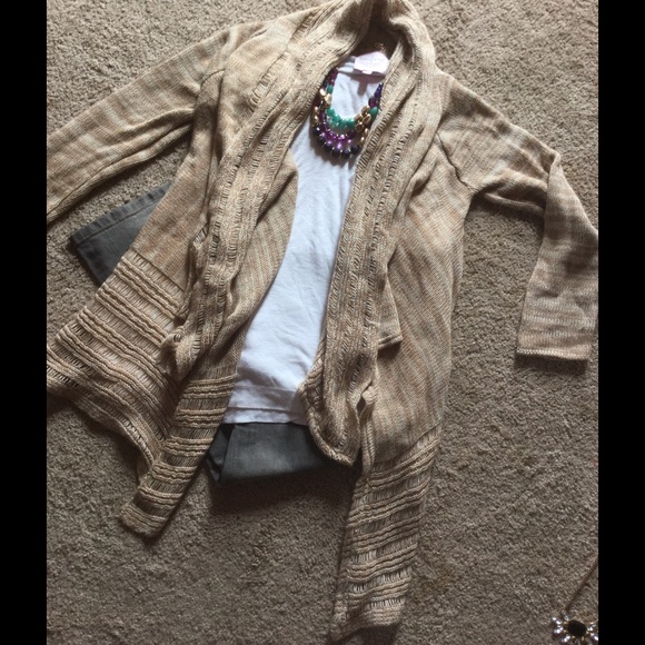 Romeo & Juliet Couture Sweaters - Drape sweater heather tan