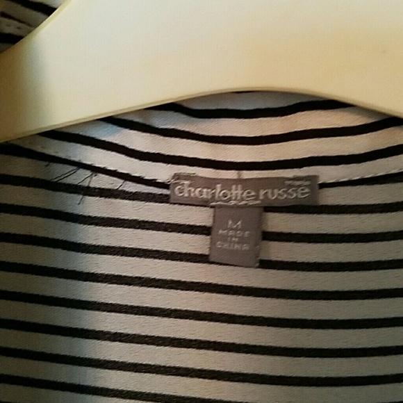 Button down blouse roll-tab sleeves - Picture 2 of 4