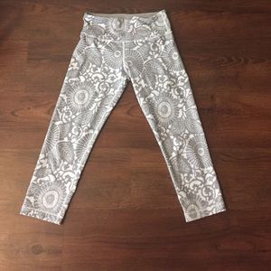 Lululemon cropped pants