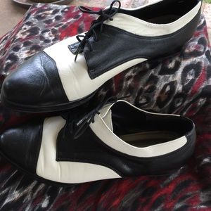 Black & White Spectators--Great for stepping out!