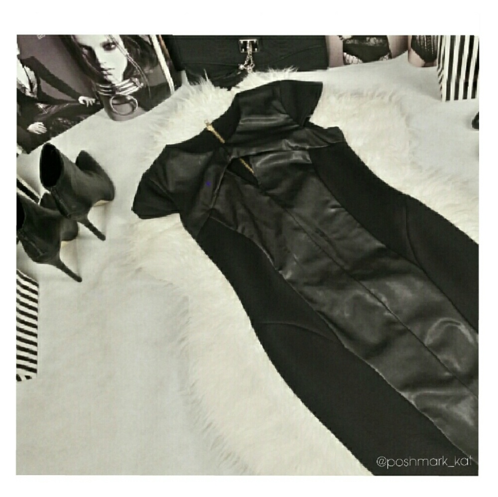 🎉Make an Offer SALE🎉Leatherette Keyhole Dress - Picture 4 of 4