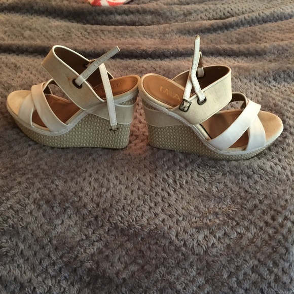 Cream wedges