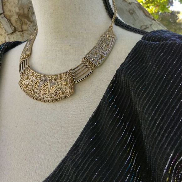 Precious Golden Necklace - Picture 2 of 2
