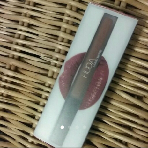 Brand new huda Liquid lipstick