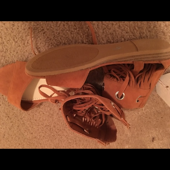 Sandles - Picture 3 of 3