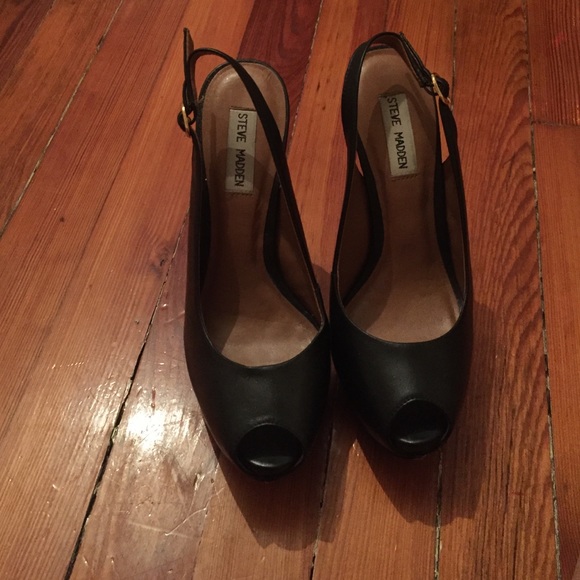 Never worn peep toes platforms!