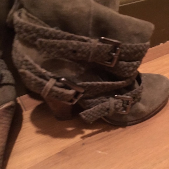 Boots - Picture 3 of 4