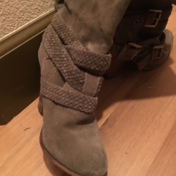 Boots - Picture 4 of 4