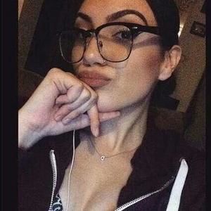 Meet your Posher, Desiree