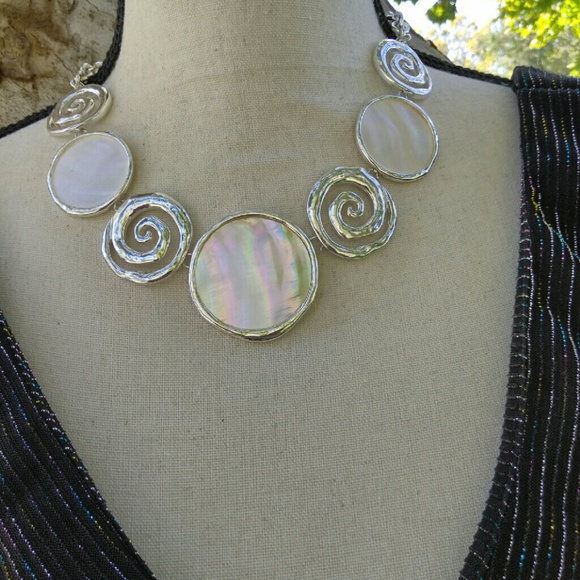 Exotic design necklace - Picture 3 of 3