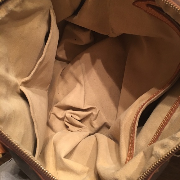 Authentic Louis Vuitton Retiro purse. - Picture 2 of 4