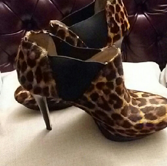 INC international Sz.9.5 calf fur booties