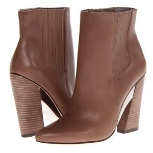 BCBGMAXAZRIA Metild Boot/Mushroom Polished Calf
