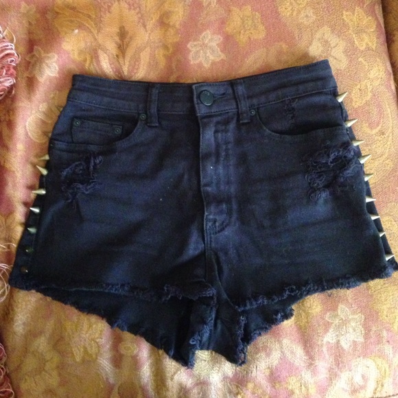 Distressed Studded Cheeky Short - BDG - Picture 3 of 6