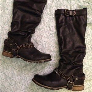 Moto style boots