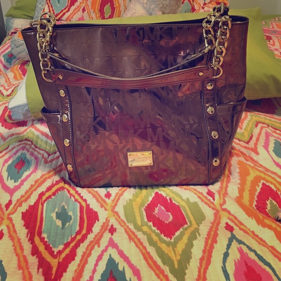 A beautiful MK purse. - Picture 1 of 3