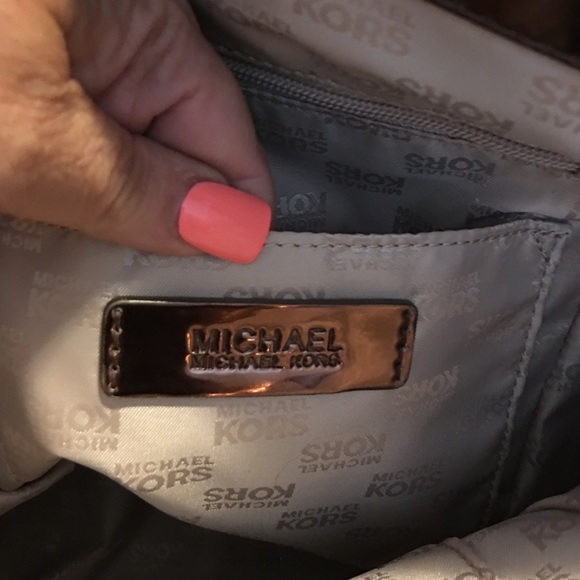 A beautiful MK purse. - Picture 2 of 3