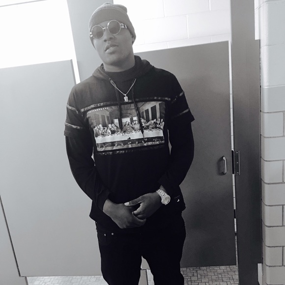 Meet your Posher, Corandon - Picture 1 of 1