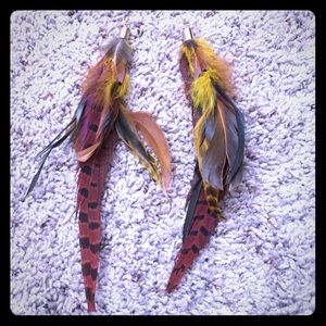 NWOT Feather earrings