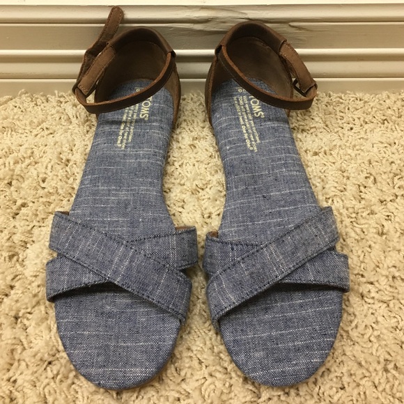 TOMS Chambray & Brown Sandals Size 9
