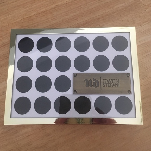 Urban Decay Gwen Stefani Eye shadow pallet