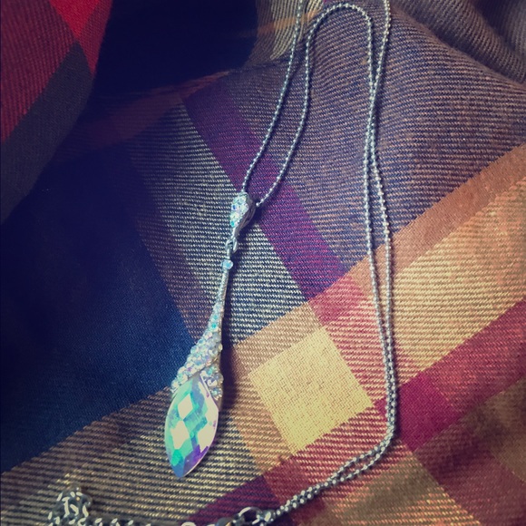 Beautiful crystal like necklace 😊