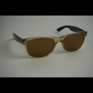 NEW WAYFARER CLASSIC
RB2132. HONEY AND BLACK