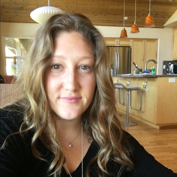 Meet your Posher, Justine - Picture 1 of 1