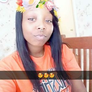 Meet your Posher, Tee