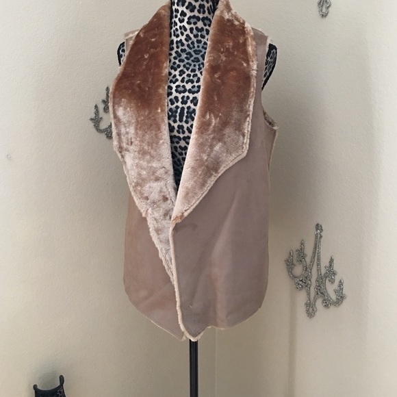 Chelsea & Theodore faux fur suede vest - Picture 3 of 4