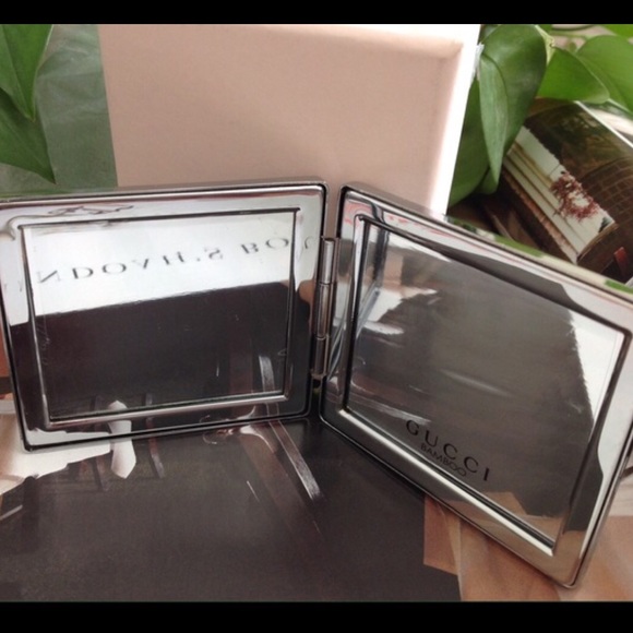 🆕🆒GUCCI COMPACT MIRROR 🎉HP🎉🎉 - Picture 3 of 4