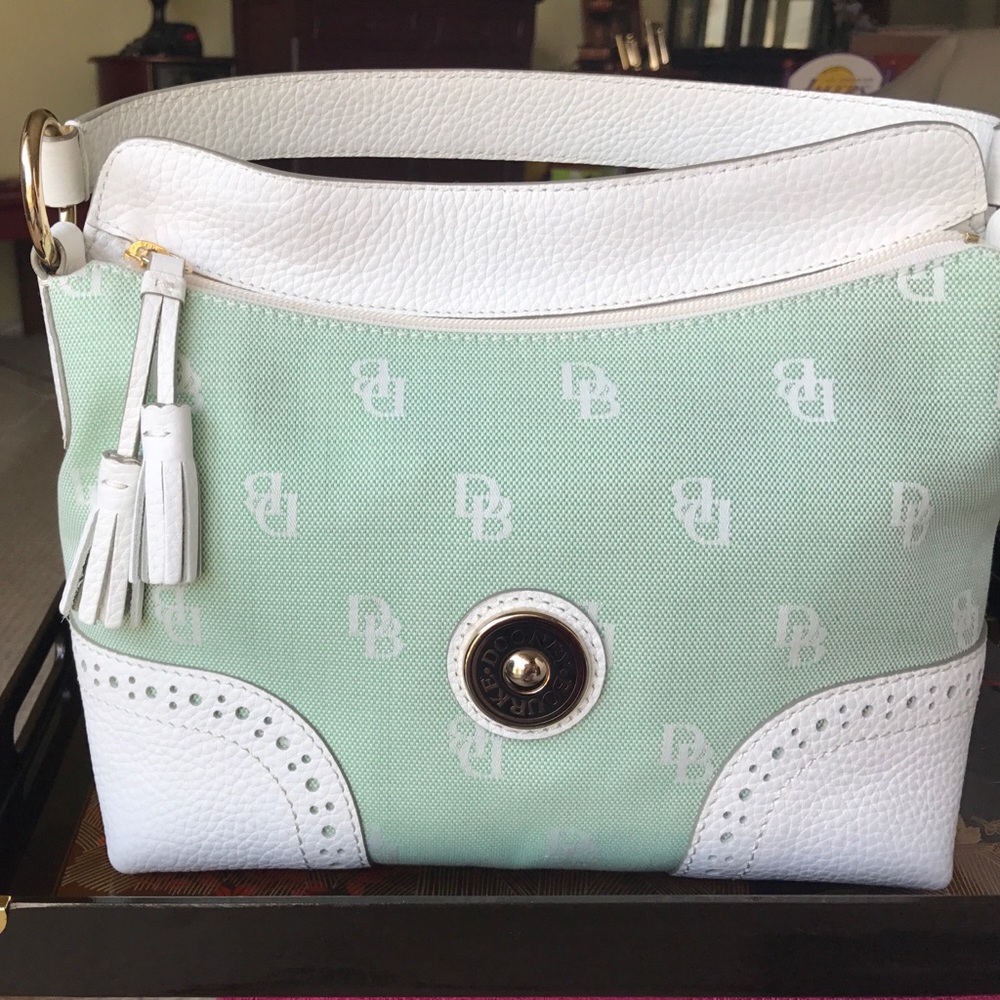💕 CHARMING AUTHENTIC DOONEY & BOURKE PURSE