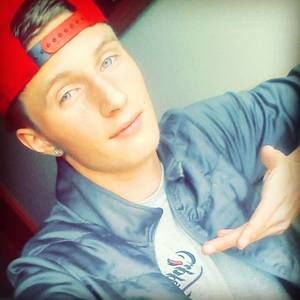 Meet your Posher, Dakota