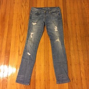 Distressed skinny jeans